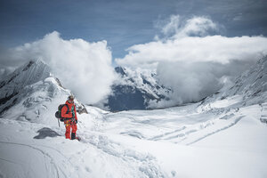 Teen mountain climber leads his Nepali community to new heights
